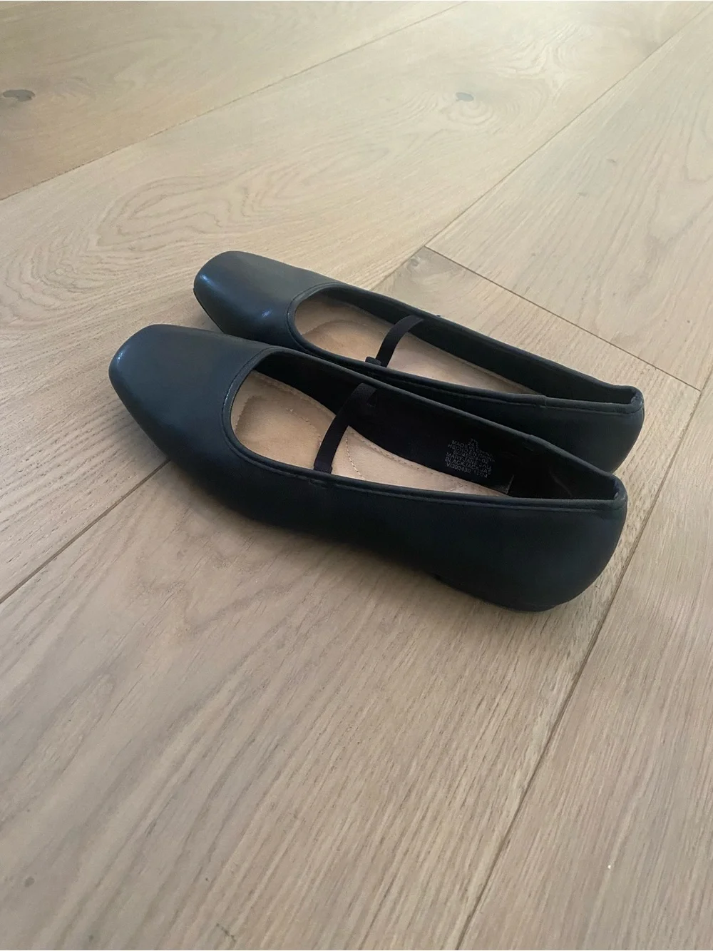 Ballet Flats with Elastic Strap